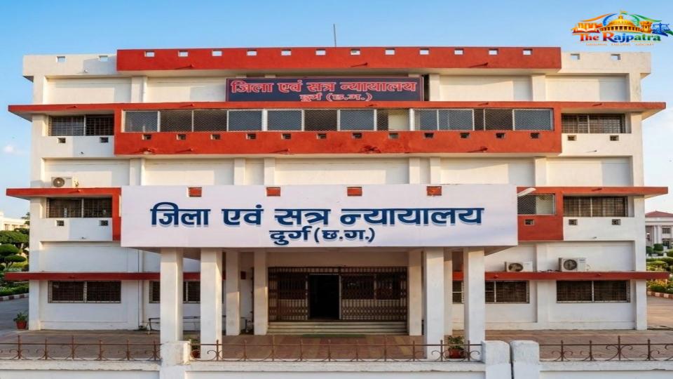 अदालतों से आगे बढ़कर संवाद की ओर: 90 दिवसीय मध्यस्थता अभियान ने न्याय को दिया मानवीय चेहरा : दुर्ग के 90 दिवसीय मध्यस्थता अभियान ने दिखाया कि हर विवाद का समाधान फैसले से नहीं, बल्कि संवाद, सहमति और विश्वास से भी संभव है। यह पहल केवल मुकदमों के निपटारे तक सीमित नहीं रही, बल्कि न्याय को सामाजिक सद्भाव से जोड़ने का प्रयास बनी।