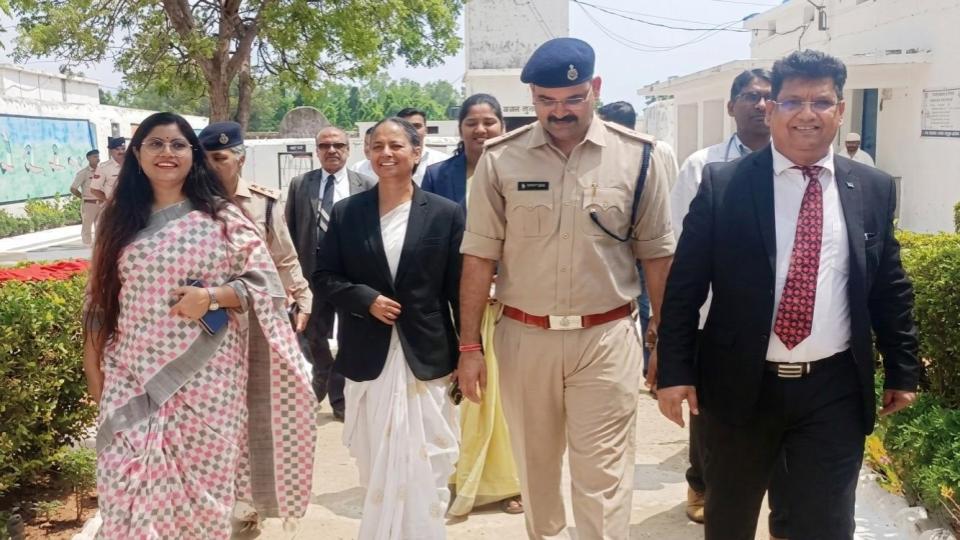 सूरजपुर जिला जेल का संयुक्त निरीक्षण, बंदियों की सुविधाओं और कानूनी सहायता व्यवस्था की हुई समीक्षा