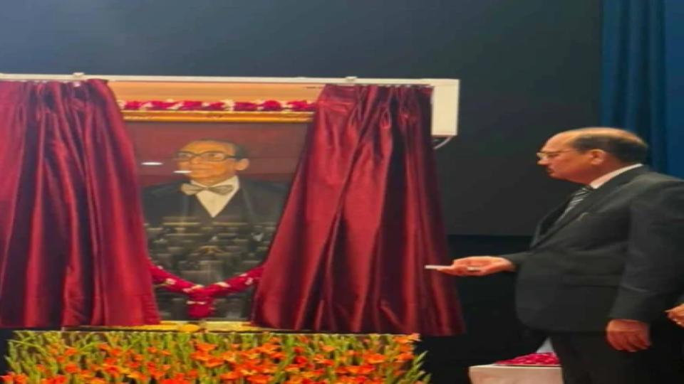 सुप्रीम कोर्ट पुस्तकालय में अशोक कुमार सेन के चित्र का अनावरण, सीजेआई सूर्यकांत बोले: महान व्यक्तित्व संस्थाओं की आत्मा को जीवित रखते हैं