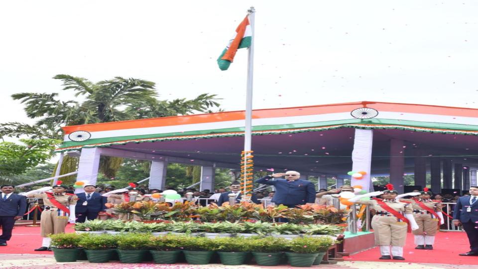 छत्तीसगढ़ हाईकोर्ट में गरिमापूर्ण ढंग से मनाया गया 80वां स्वतंत्रता दिवस, मुख्य न्यायाधीश ने फहराया राष्ट्रीय ध्वज