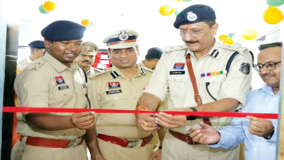 रायपुर कमिश्नरेट के सभी 21 थाने ई-मालखाना 2.0 से जुड़े। बारकोड आधारित डिजिटल प्रणाली से जब्त संपत्ति और केस प्रॉपर्टी का प्रबंधन होगा आसान।