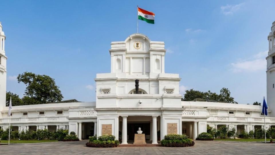 दिल्ली विधानसभा का मानसून सत्र शुरू हुआ। मुख्यमंत्री रेखा गुप्ता ने CAG रिपोर्ट पेश की, जबकि कपिल मिश्रा ने बेड एंड ब्रेकफास्ट निरसन विधेयक पेश किया।