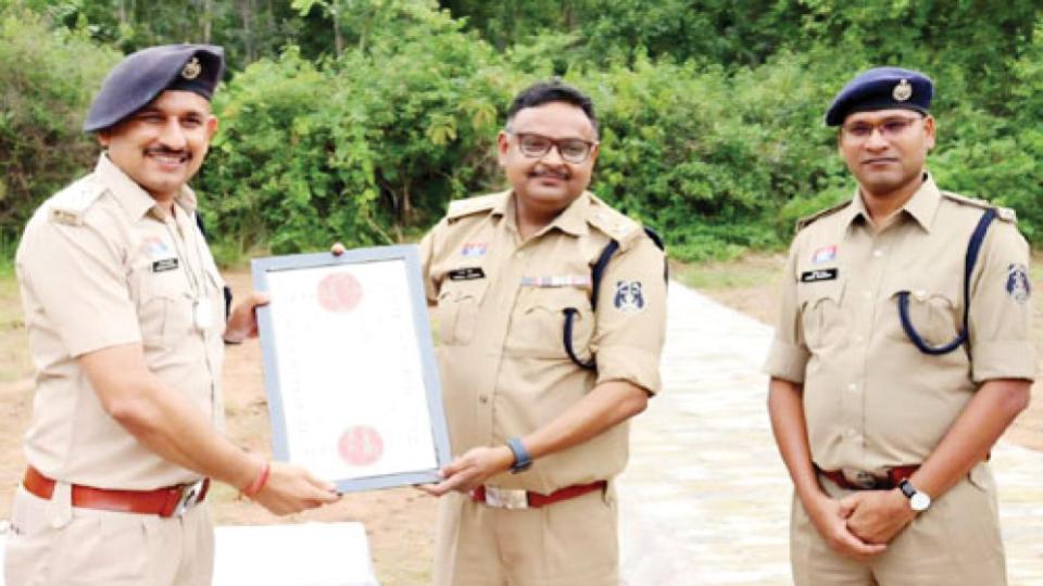 नक्सल उन्मूलन अभियान में योगदान के लिए कोण्डागांव पुलिस को मिला अमित शाह का अभिनंदन पत्र