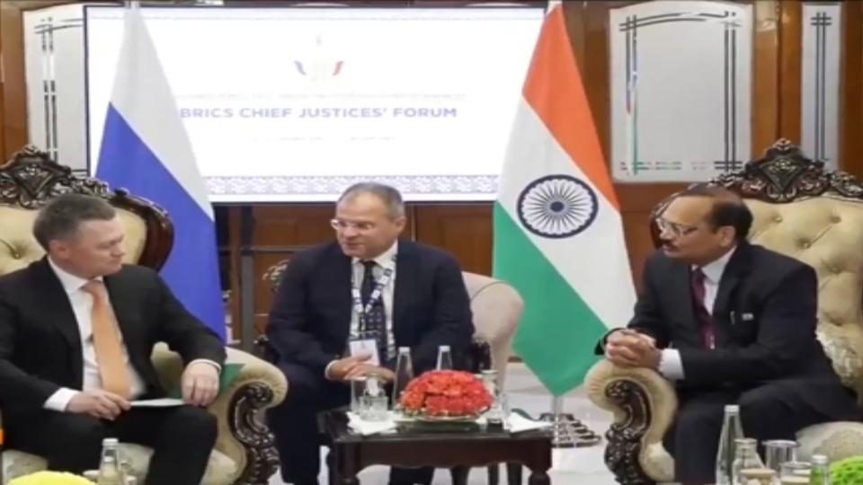 नई दिल्ली में ब्रिक्स मुख्य न्यायाधीश फोरम शुरू, सीजेआई सूर्यकांत ने विभिन्न देशों के न्यायिक प्रमुखों से की द्विपक्षीय बैठकें