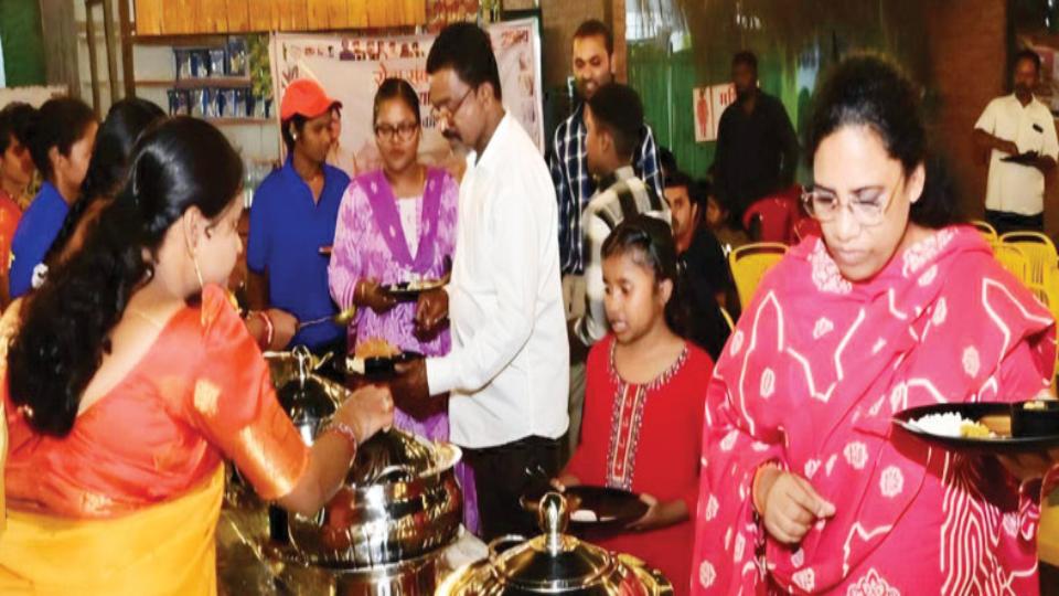 कोण्डागांव में सेवा संकल्प अभियान के तहत बालक-बालिका गृह के बच्चों के लिए प्रीतिभोज का आयोजन